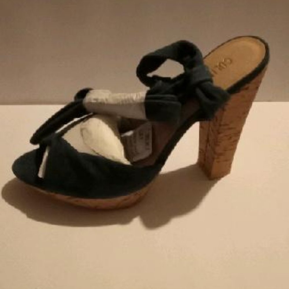 Shoes - Picture 2 of 4